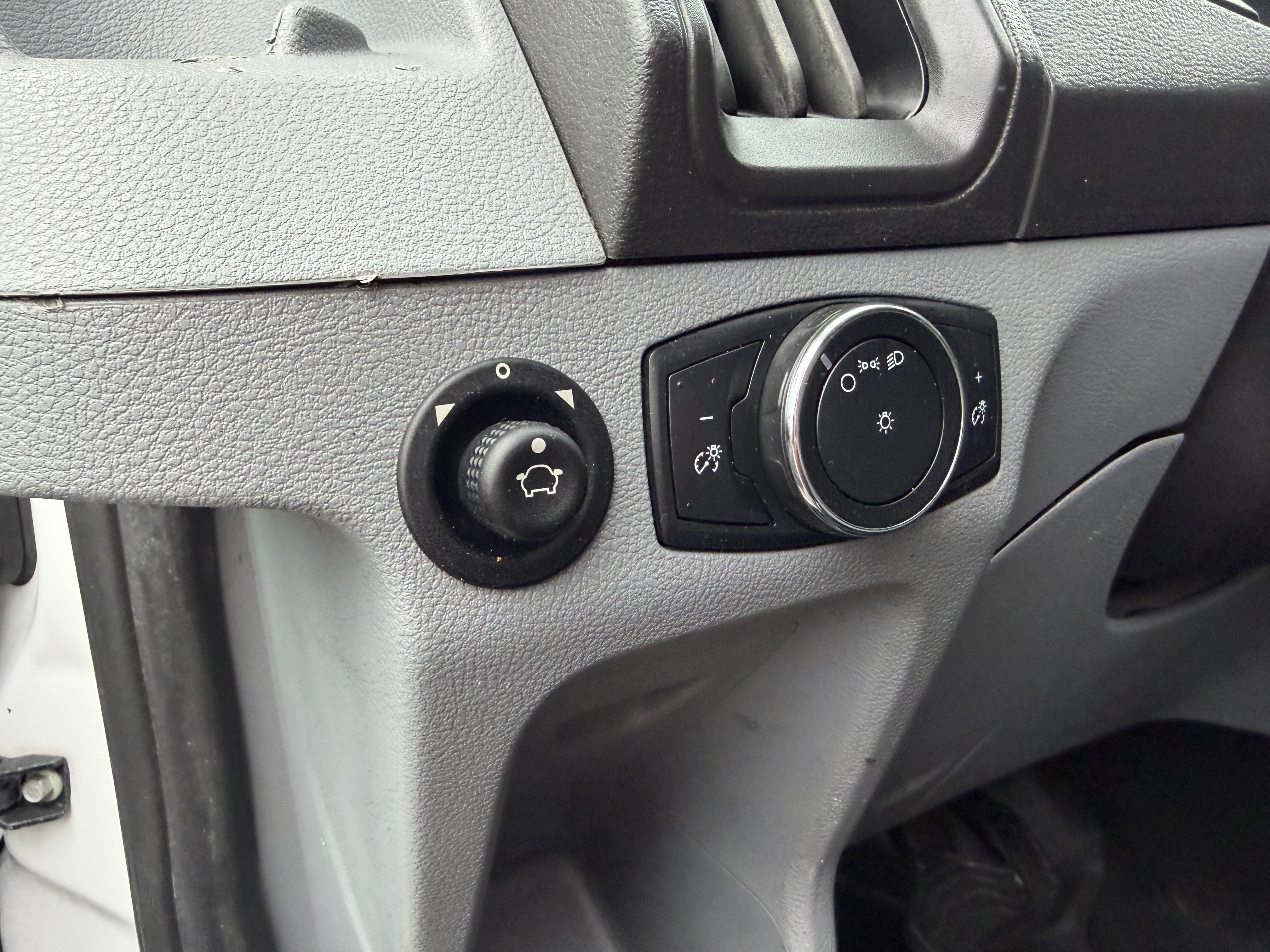 Used 2017 Ford Transit 150 130 Low Roof RWD image 11