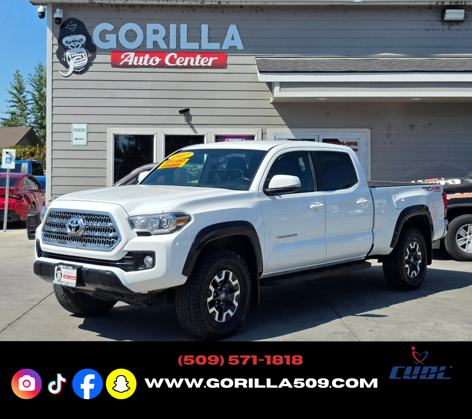 Used 2017 Toyota Tacoma TRD Off-Road AWD/4WD image 3