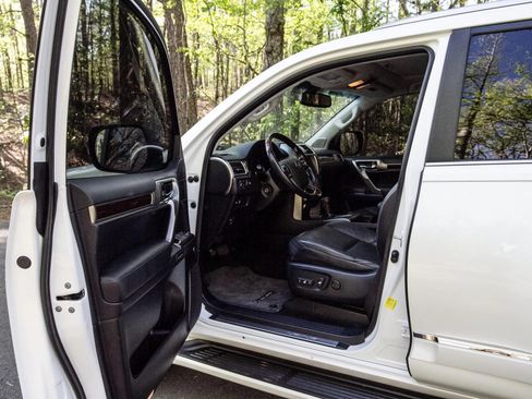 Used 2018 Lexus GX 460 image 22