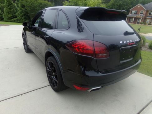 Used 2012 Porsche Cayenne Platinum Edition image 3