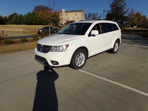 Used 2014 Dodge Journey SXT image 1