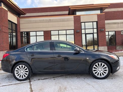 Used 2011 Buick Regal CXL image 2