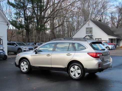 Used 2016 Subaru Outback 2.5i Premium image 8