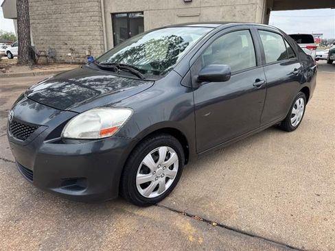 Used 2012 Toyota Yaris image 1
