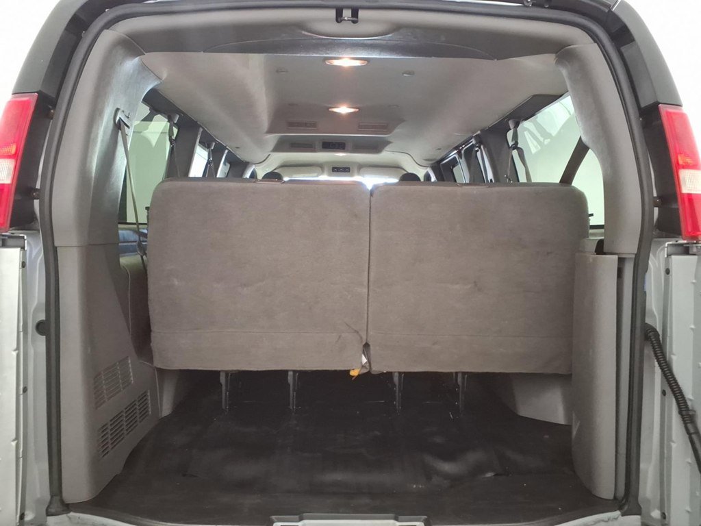 Used 2017 Chevrolet Express 3500 LS RWD image 18