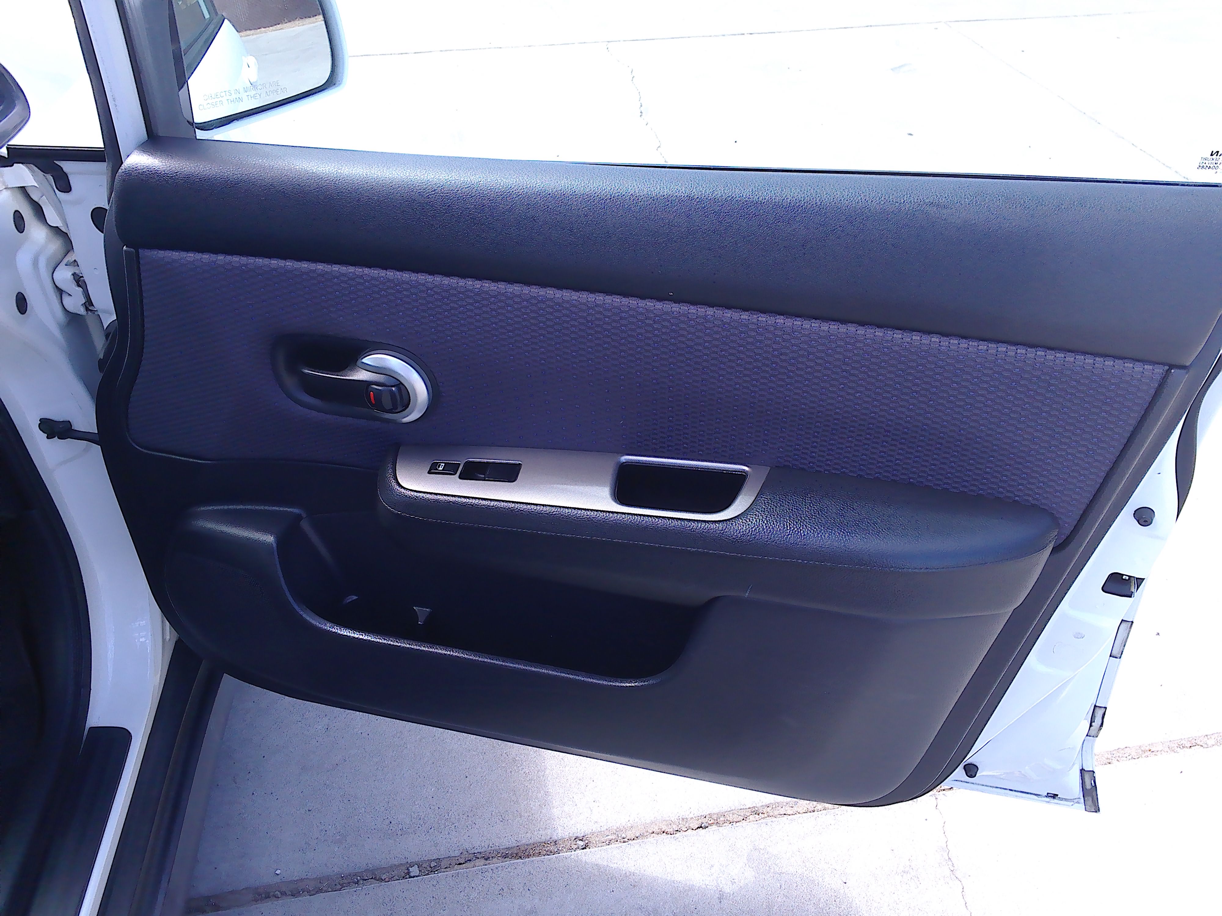 Used 2007 Nissan Versa 1.8 S FWD image 11