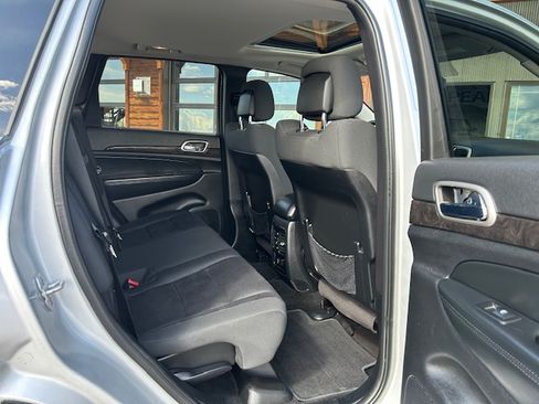 Used 2012 Jeep Grand Cherokee Laredo AWD/4WD image 13