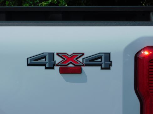 Used 2023 Ford F250 4x4 Crew Cab Super Duty image 11