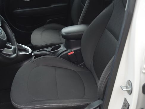 Used 2016 Kia Soul image 9
