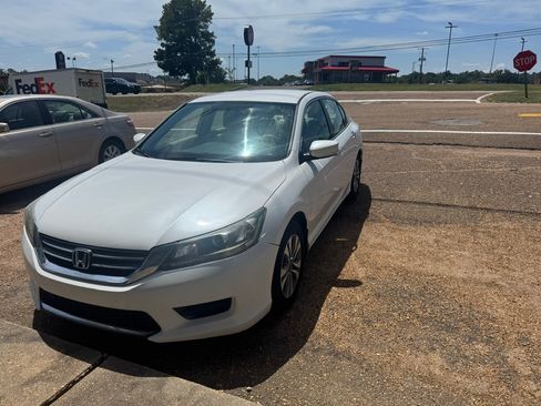 Used 2013 Honda Accord LX Sedan image 2