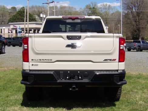 New 2026 Chevrolet Silverado 1500 ZR2 image 11