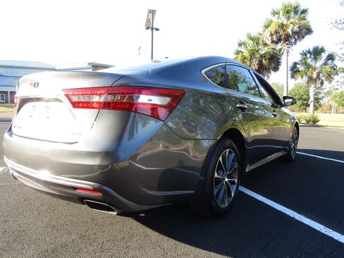 Used 2016 Toyota Avalon XLE Premium image 5