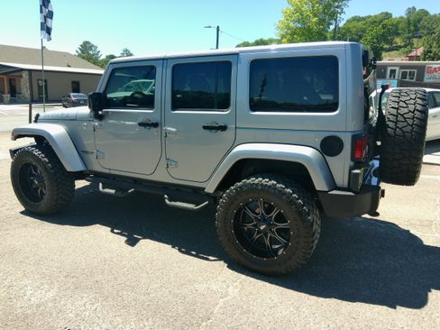 Used 2015 Jeep Wrangler 4WD Unlimited Sahara image 3