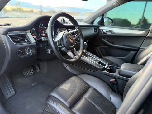 Used 2017 Porsche Macan Turbo AWD/4WD image 10