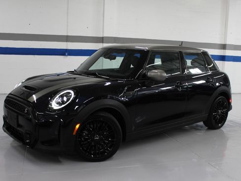 Used 2023 MINI Cooper S image 2