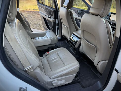 Used 2020 Lincoln Aviator Reserve image 27
