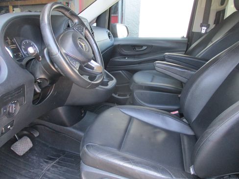 Used 2019 Mercedes-Benz Metris Passenger image 4
