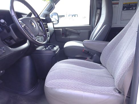 Used 2019 Chevrolet Express 2500 image 7