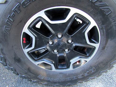 Used 2013 Jeep Wrangler Rubicon image 12