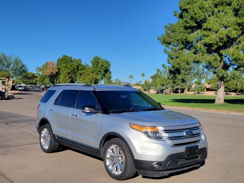 Used 2013 Ford Explorer XLT image 5