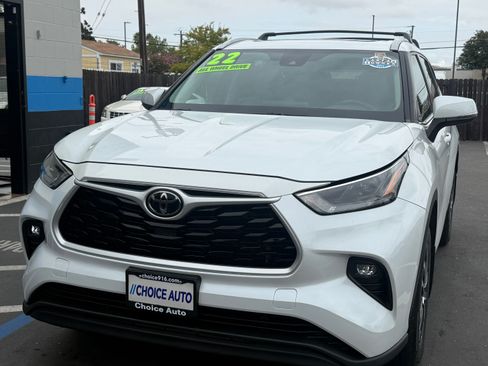 Used 2022 Toyota Highlander XLE image 23