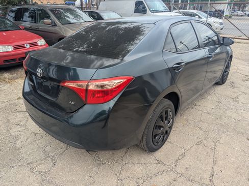 Used 2018 Toyota Corolla LE image 3