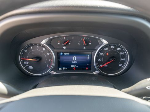 Used 2021 GMC Acadia SLE image 15