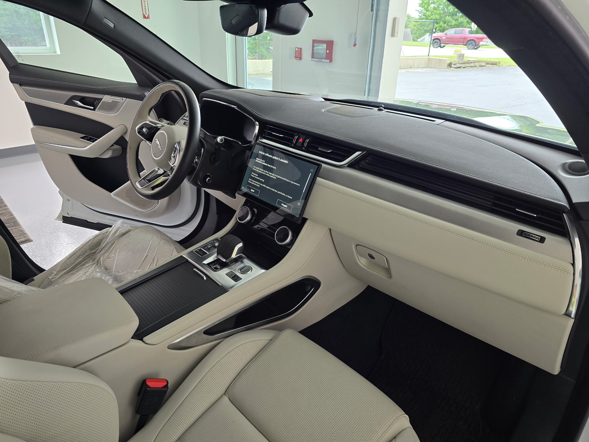 Used 2026 Jaguar F-PACE R-Dynamic S AWD/4WD image 15