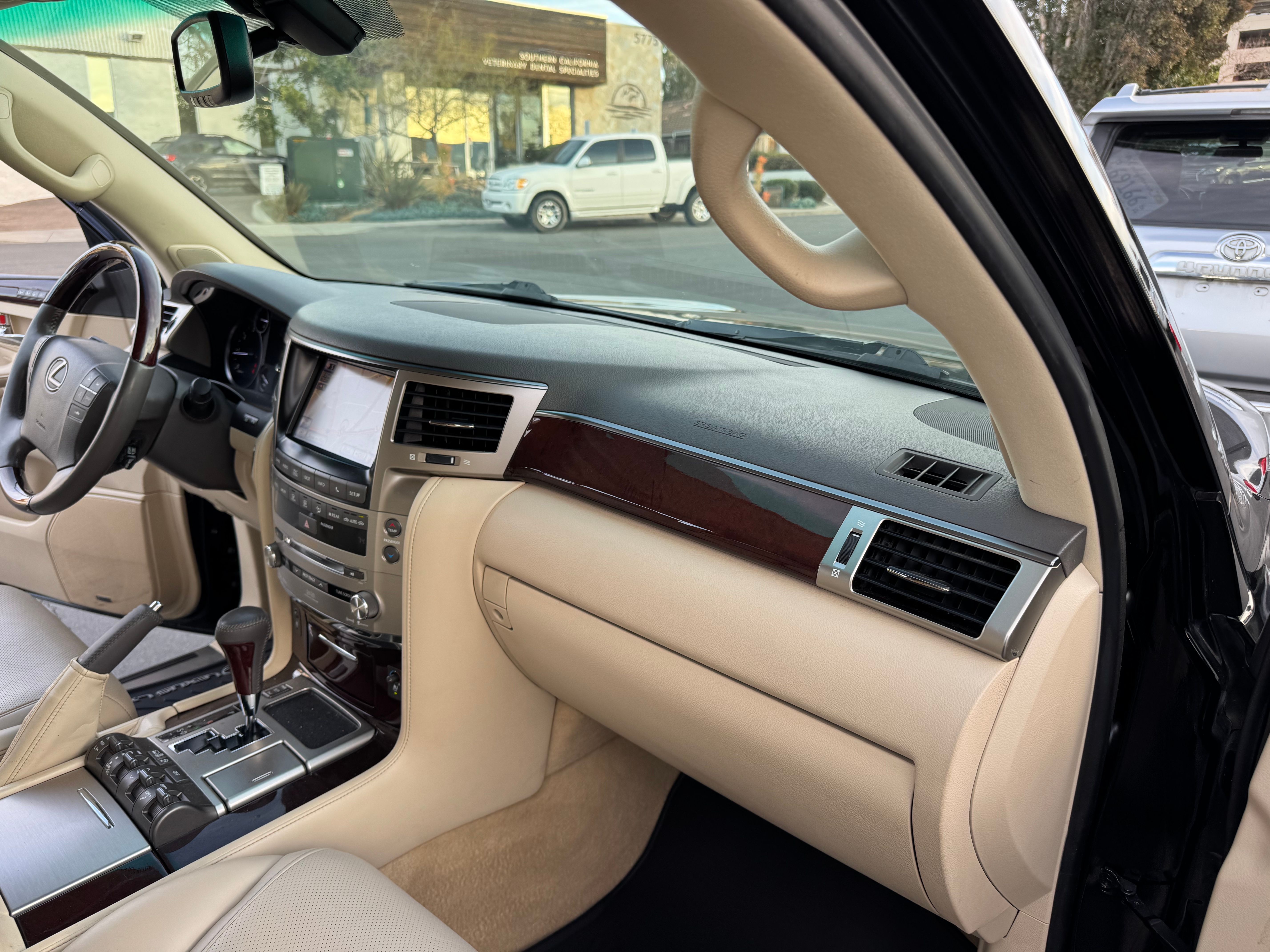 Used 2013 Lexus LX 570 4WD image 32