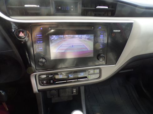 Used 2017 Toyota Corolla LE image 13