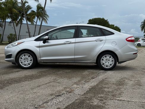 Used 2014 Ford Fiesta SE FWD image 6
