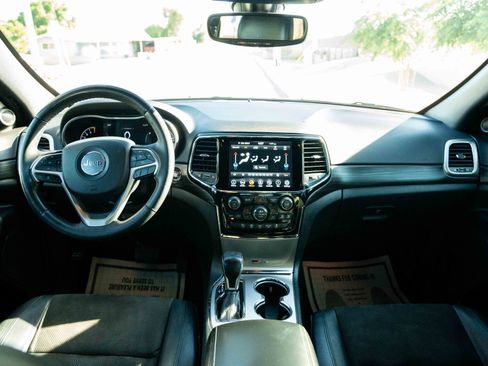 Used 2020 Jeep Grand Cherokee Altitude image 17