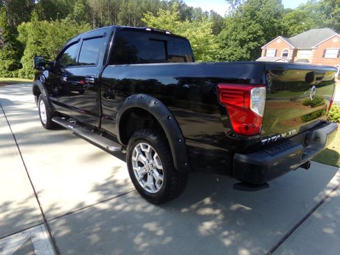 Used 2017 Nissan Titan XD 2WD Crew Cab SV image 3
