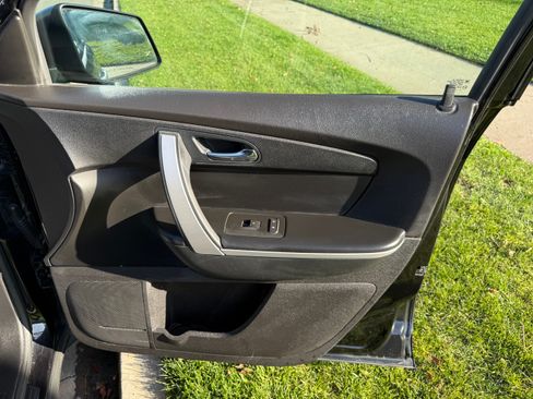 Used 2011 GMC Acadia SL image 12