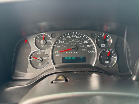 Used 2022 GMC Savana 2500 RWD image 9