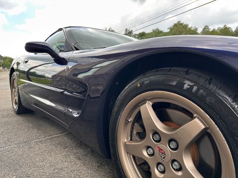 Used 1999 Chevrolet Corvette Convertible RWD image 10