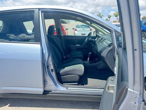 Used 2012 Nissan Versa 1.8 S Hatchback FWD image 18