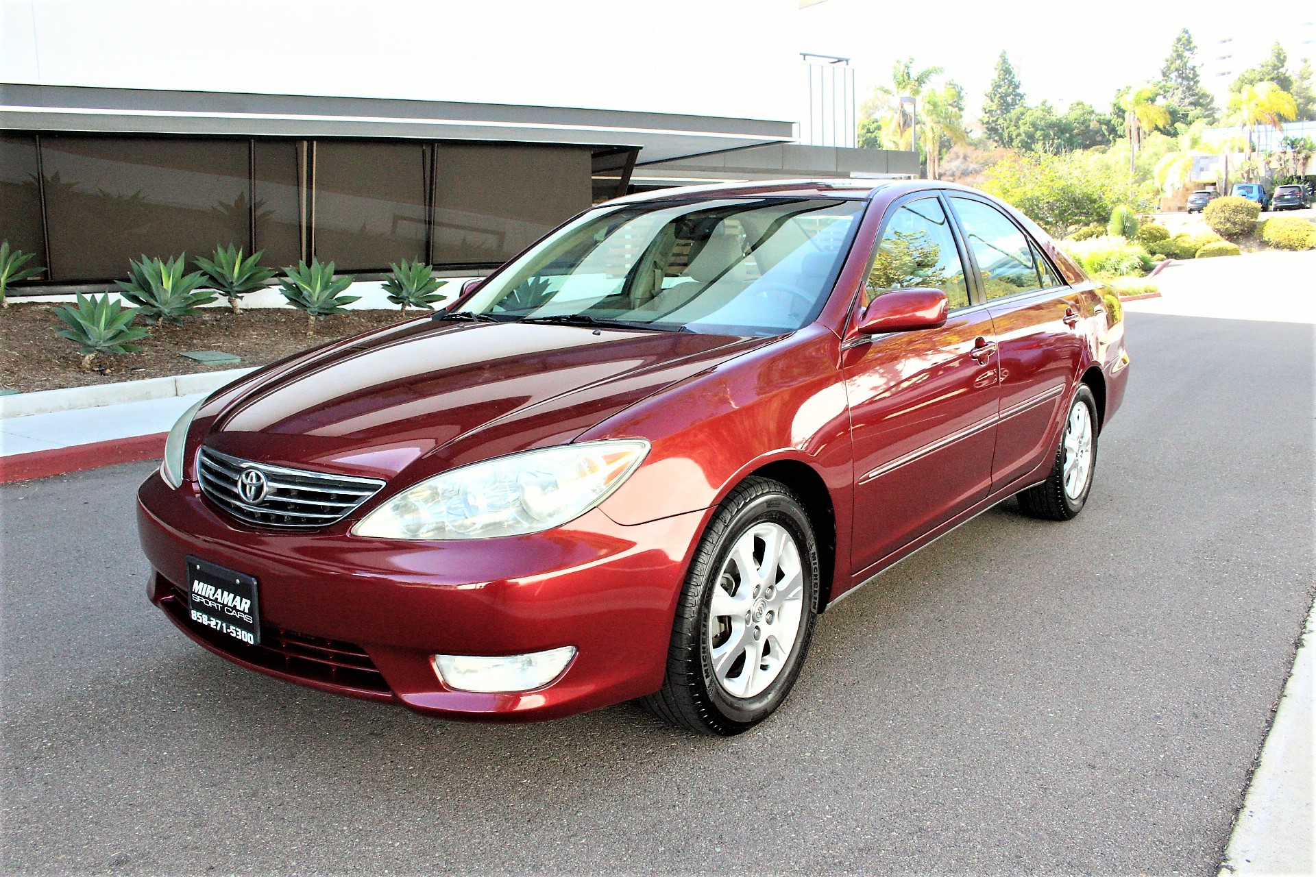 Used 2005 Toyota Camry XLE FWD image 4