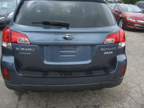Used 2013 Subaru Outback 2.5i Limited AWD/4WD image 5