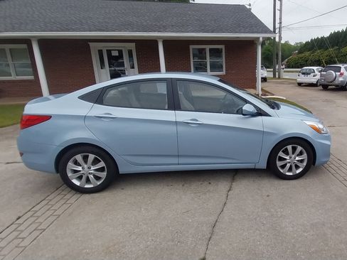 Used 2014 Hyundai Accent GLS image 9
