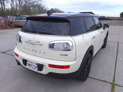 Used 2017 MINI Cooper Clubman image 4