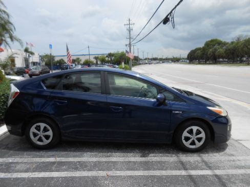 Used 2013 Toyota Prius Three Hatchback 4D FWD image 6