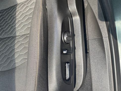 Used 2020 Chevrolet Equinox FWD LT w/ 1LT image 10