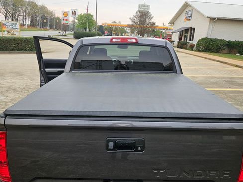 Used 2018 Toyota Tundra SR5 image 13