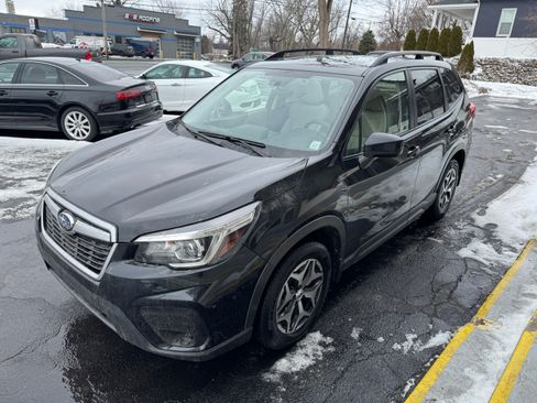 Used 2019 Subaru Forester Premium image 3