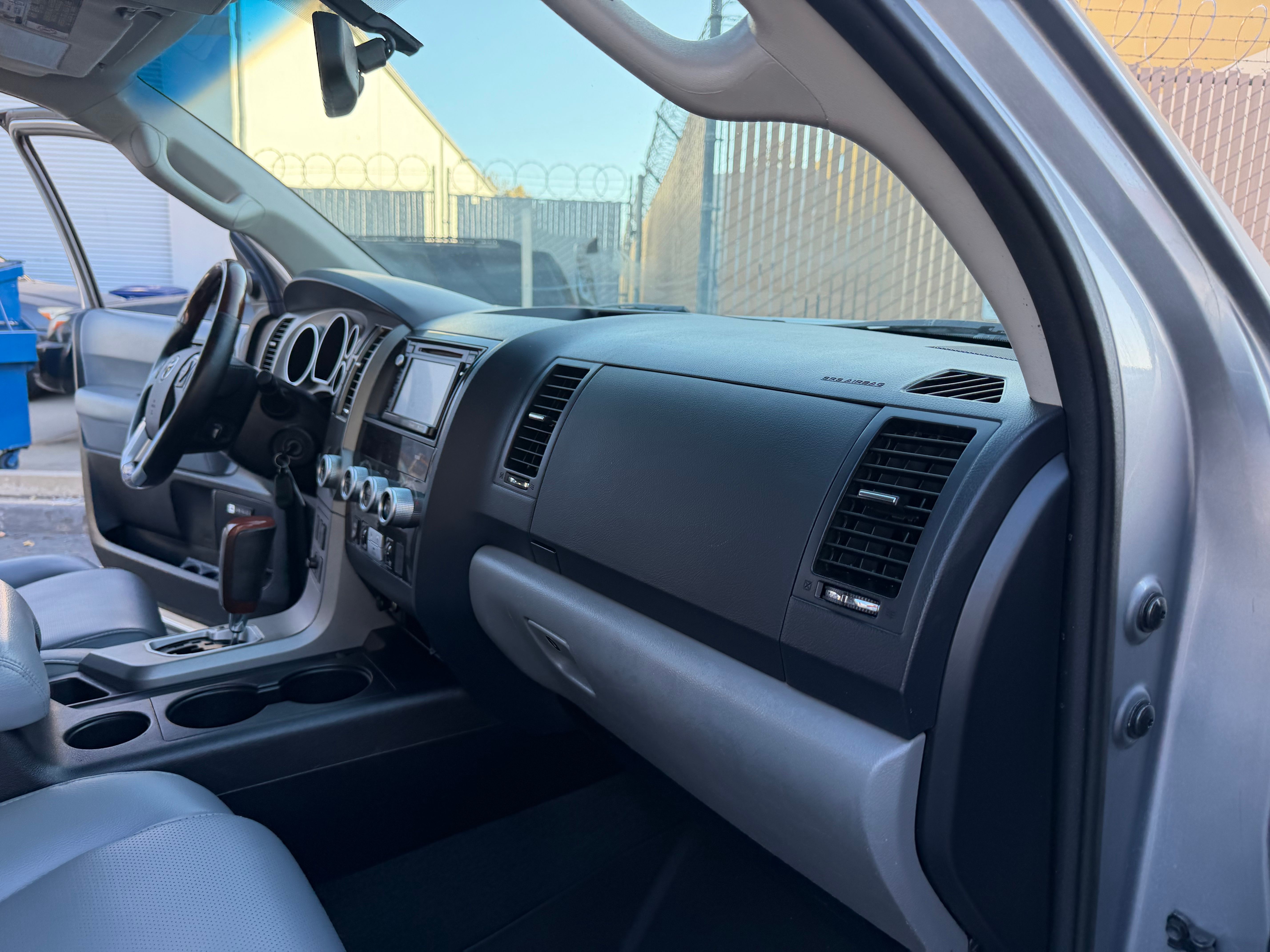 Used 2015 Toyota Sequoia Platinum AWD/4WD image 31
