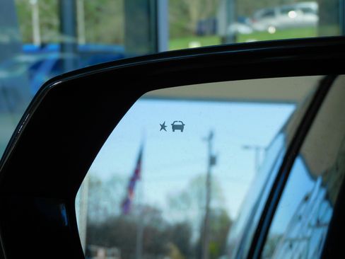 Used 2025 Chevrolet Suburban Z71 image 24