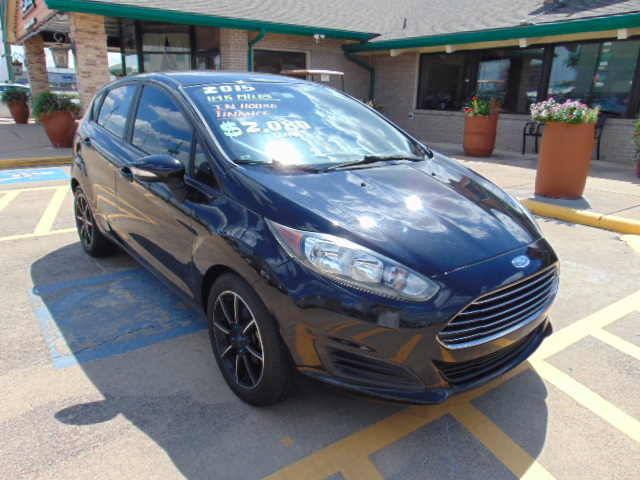 Used 2015 Ford Fiesta SE Hatchback FWD image 1