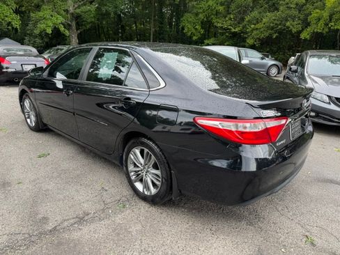 Used 2017 Toyota Camry SE Sedan FWD image 3