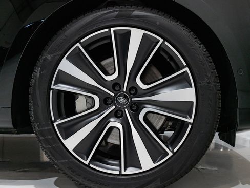 Used 2025 Land Rover Range Rover SE image 16